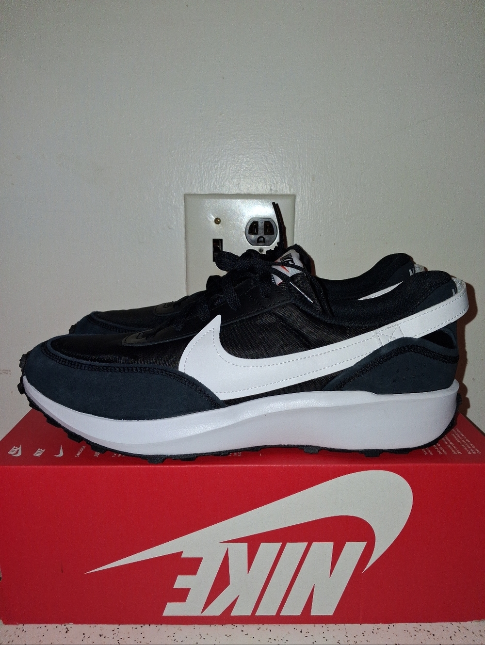 PRICE IS FIRM !!! SIZE 12M - NIKE WAFFLE DEBUT , BLACK/WHITE. BRAND NEW IN BOX.